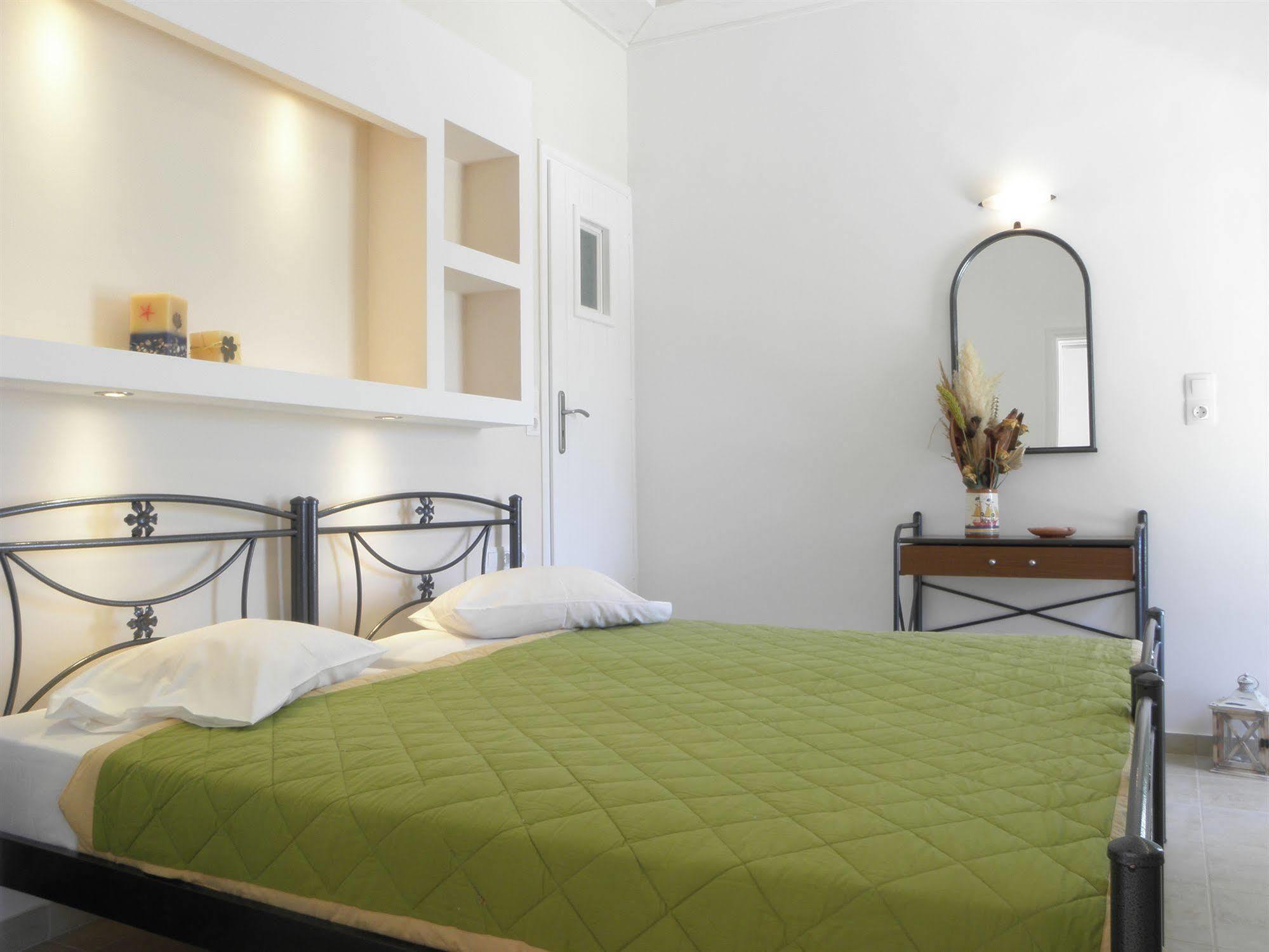 Galaxy Hotel Mylopotas
