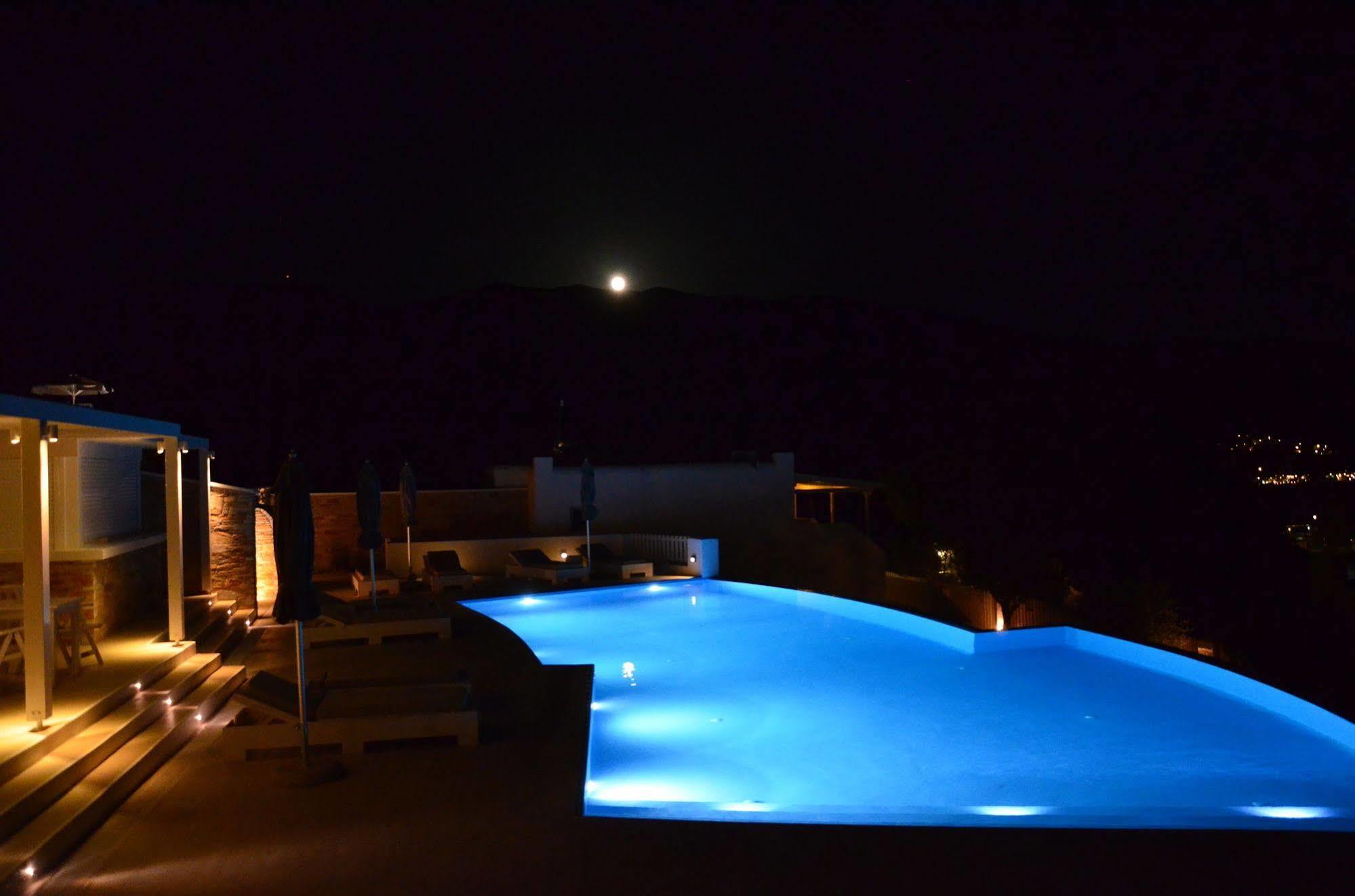 Galaxy Hotel *